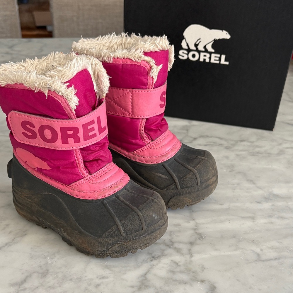 Sorel Kids Pink and Black Winter commander Boots Sz: 8